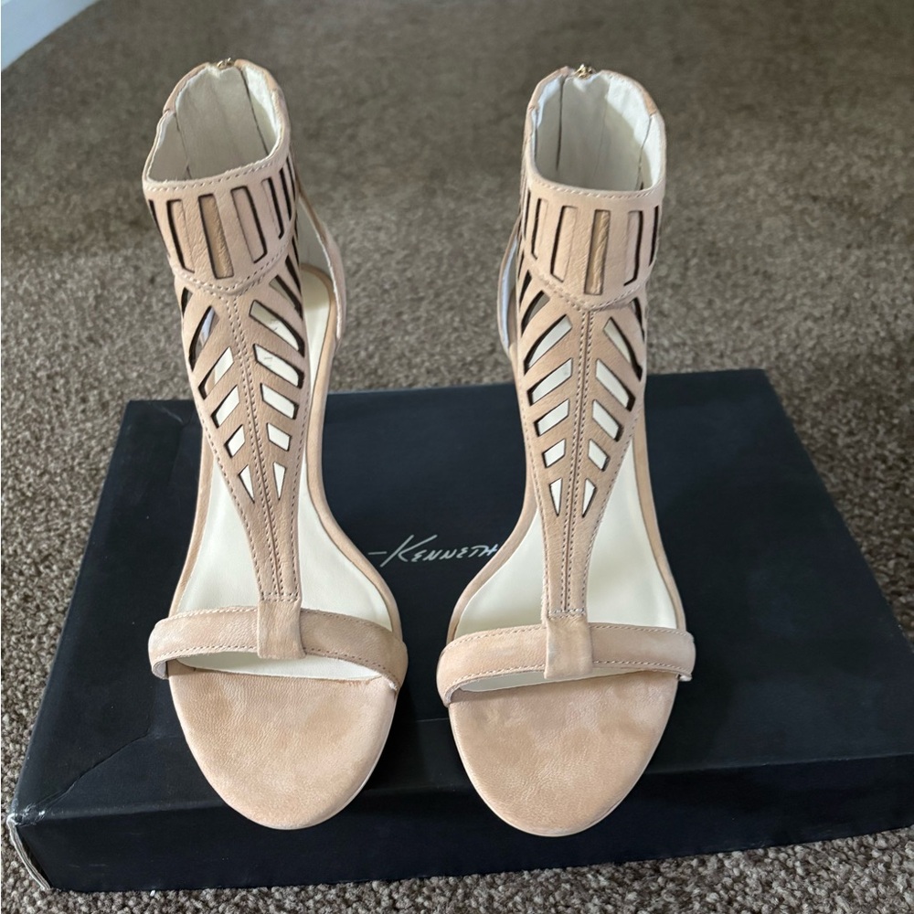 Kenneth Cole Tan Strappy Sandals Size 6.5